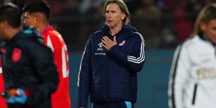 Gareca sigue en Chile: no hay plata para echarlo