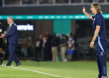 Gareca tras la dura derrota: autocrítico y optimista