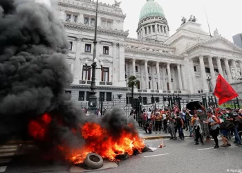 Violencia en el Congreso: barras bravas, PJ-La Cámpora y una tarde de caos