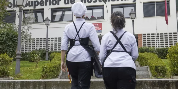 La Escuela Superior de Hostelería de Madrid, donde aprendieron los maestros, cumple 80 años