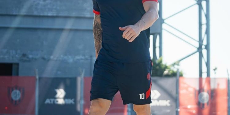 Iker Muniain entrenó a la par del grupo y piensa en Independiente
