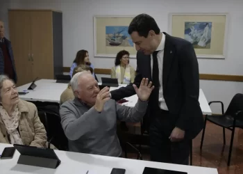 La Junta colocará 120.000 aparatos de wifi por toda Andalucía para llevar internet a los mayores