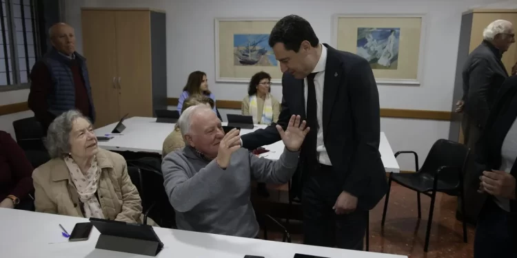 La Junta colocará 120.000 aparatos de wifi por toda Andalucía para llevar internet a los mayores