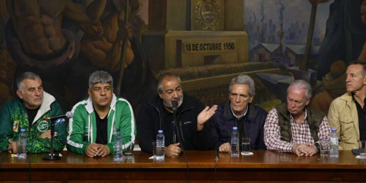 La CGT huele sangre y anunciará el jueves su nuevo paro general que sería el 8 de abril. Curiosas reunione de sindicalistas con Grabois para prestar atención.