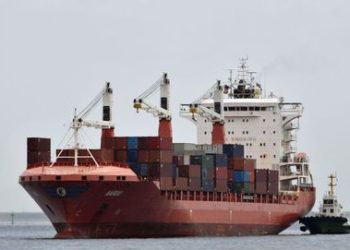 La Fed mantiene los tipos en el 4,5% y prevé más inflación y menos crecimiento