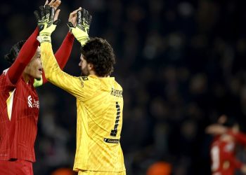 La leyenda del Liverpool que se rindió ante un jugador en el triunfo sobre el PSG: “Uno de los robos más grandes”