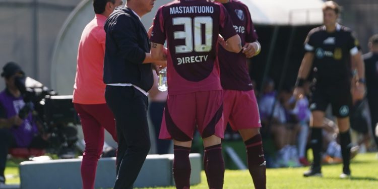 La rareza en la formación con la que River terminó el partido con Riestra: cinco zurdos