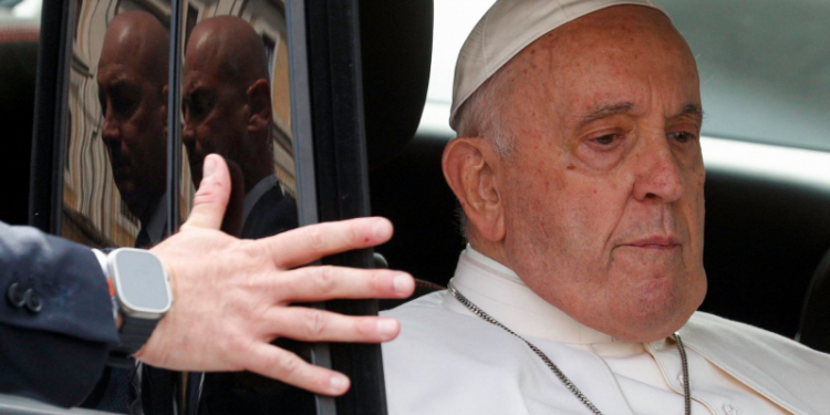 La salud del papa Francisco: la llamativa cifra que cobraría de pensión si decide renunciar