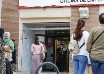 La Seguridad Social da esta ayuda de 9.000 euros a padres que cumplan este requisito: consulta si estás entre ellos