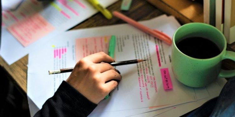 Las 3 carreras universitarias más fáciles y lucrativas del momento: ¿por qué deberías considerarlas?