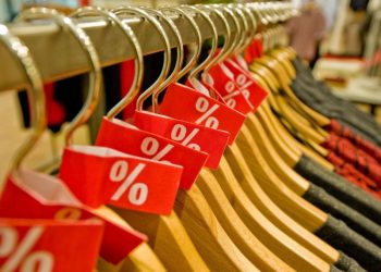 ¡Liquidación total! Dos conocidas marcas de ropa se van de los shoppings y ofrecen descuentos del 70% off