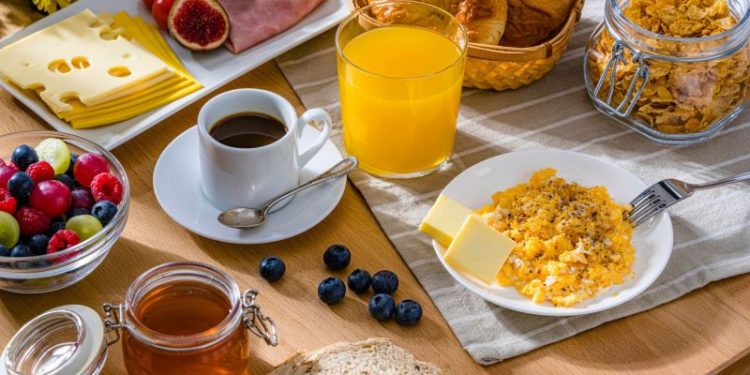 Lo dice la ciencia: este es el mejor horario para desayunar y mejorar tu salud