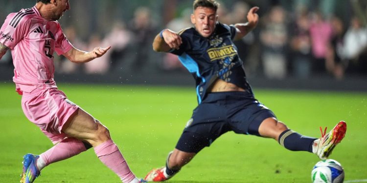 Messi volvió y con un golazo después de no haber podido estar con la Selección Argentina