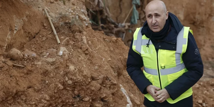 Una acusación pide a la juez de la dana que impute al presidente de la CHJ por su «negligencia»