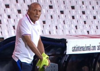 Miguel Russo: “Para mi hubo penal a Romaña”