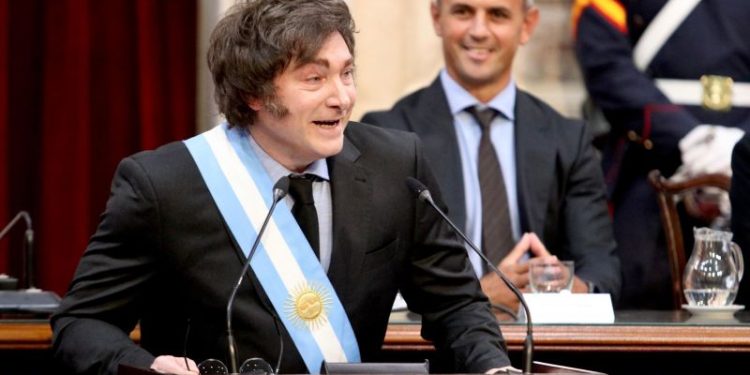 Milei aseguró que el acuerdo con el FMI no aumentará la deuda bruta y saneará el Banco Central