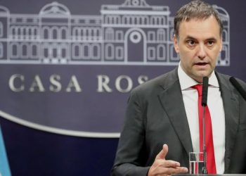 Milei manda a competir a Adorni en la Ciudad para tratar de ganarle al PRO en mayo