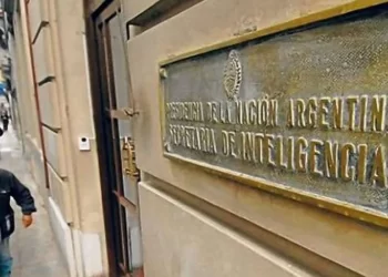 Milei ordena la desclasificación total de los archivos de la SIDE y declara crimen de lesa humanidad el atentado del ERP contra la familia Viola