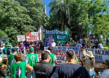 Otro gobernador peronista pasa la motosierra: la decisión que tomó para sus estatales