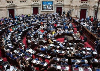 Para calmar la ansiedad por el FMI, muestran superávit fiscal y le suman fichas al Congreso