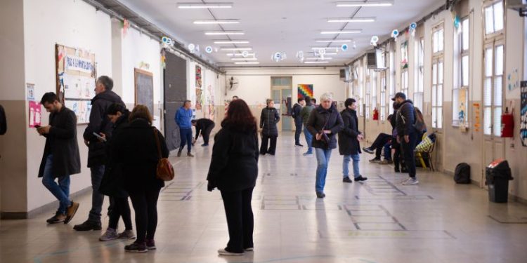Quién gana las elecciones en CABA: midieron a Mauricio Macri, Leandro Santoro y Manuel Adorni