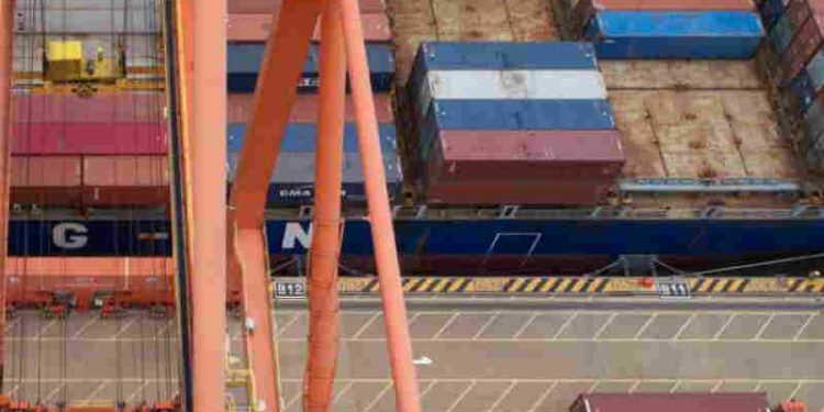 Simplifican trámites aduaneros para favorecer exportaciones