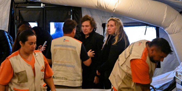 Tras visita de Milei, el gobierno nacional dispuso ayuda por 200 mil millones de pesos para Bahía Blanca mediante la creación de un fondo