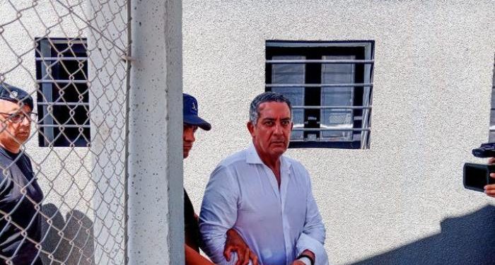 Un abogado denunció a Alperovich y el actual gobernador de Tucumán lo metió preso