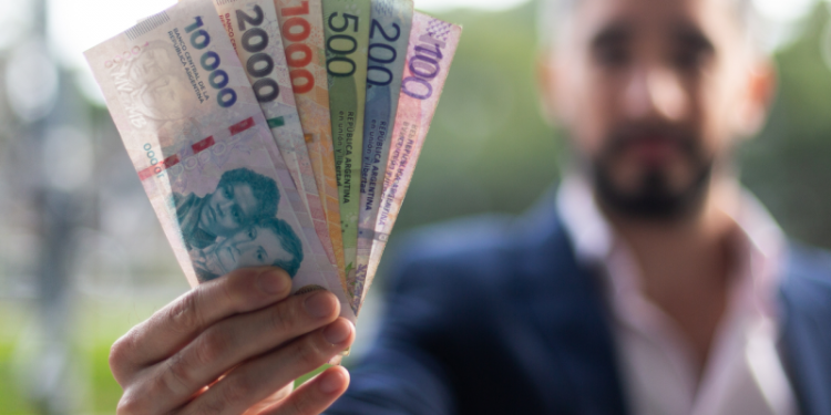 Un grupo de trabajadores tendrá un bono de más de $1.400.000: a quiénes beneficia y cuándo se cobra