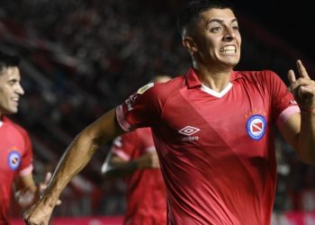 Un rival de River en la Copa puede sumar un refuerzo argentino