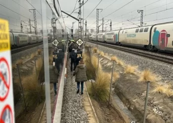 Caos en Rodalies: un fallo en la catenaria obliga a evacuar a decenas de pasajeros en las inmediaciones de Barcelona