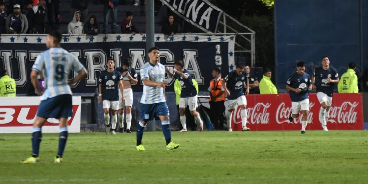 Video: el blooper de Cambeses que provocó la derrota de Racing