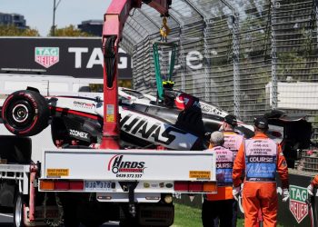 Video: el debutante Oliver Bearman y el primer accidente del 2025 en la Fórmula 1