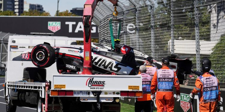 Video: el debutante Oliver Bearman y el primer accidente del 2025 en la Fórmula 1