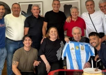 Video: la visita de los campeones del 86 a Bilardo en el día de su cumpleaños