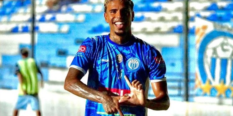 Villa San Carlos cayó con Argentino de Merlo y no pudo ser líder