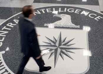 Un ex agente de la CIA se declara culpable por robo de documentos