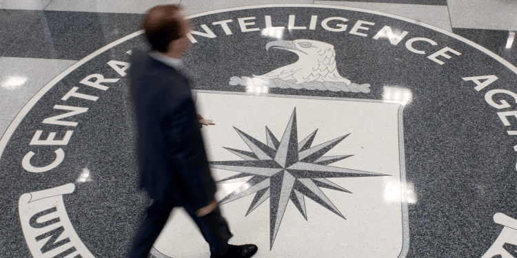 Un ex agente de la CIA se declara culpable por robo de documentos