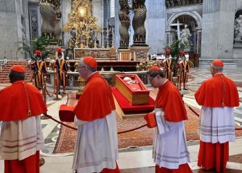 Una multitud despedirá al Papa: El féretro de Francisco ya está en la Basílica de San Pedro