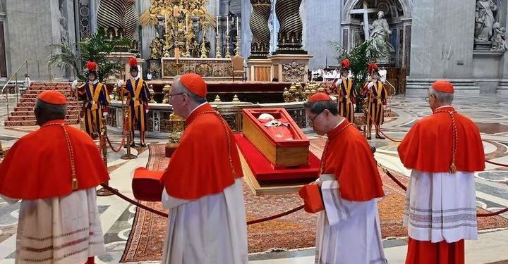 Una multitud despedirá al Papa: El féretro de Francisco ya está en la Basílica de San Pedro