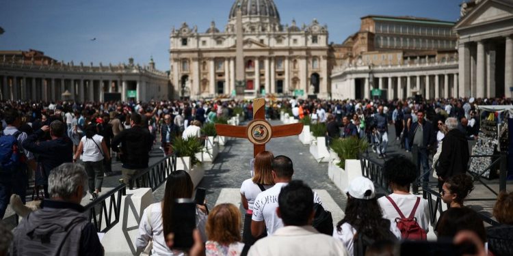 Plaza San Pedro en Roma-VIVO-: Miles de fieles despiden al papa Francisco