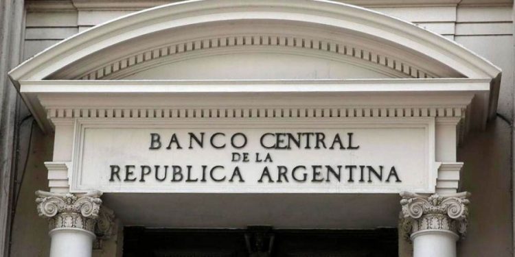 Las reservas del BCRA superan los US$ 36.800 millones tras primer desembolso. La opinión de Ruckauf.