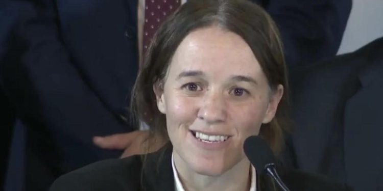 Secretaría Legal y Técnica: Renuncia Dante Javier Herrera Bravo y asume María Ibarzabal Murphy , quien desempeñaba tareas con Santiago Caputo