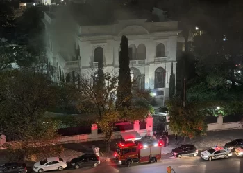 Extraño: Se incendió parte de la embajada de Rusia en Uruguay y los bomberos lograron controlar el fuego