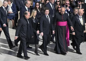 Resumen semanal: Milei en Europa, operativos antidroga, privatizaciones y superávit