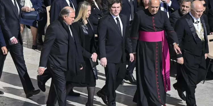 Resumen semanal: Milei en Europa, operativos antidroga, privatizaciones y superávit