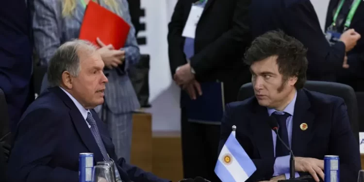 Innecesario papelón diplomatico: El canciller Werthein se fue a los gritos de Mar-a-Lago por la fallida foto de Milei y Trump