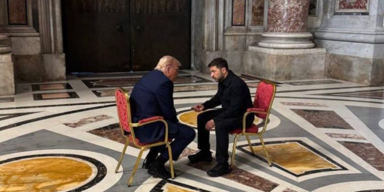 Trump y Zelenski se volvieron a reunir antes del funeral del Papa Francisco en el Vaticano. En su último encuentro hubo gritos y exigencias de disculpas