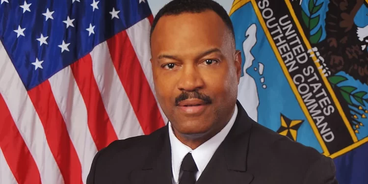 El almirante Alvin Holsey, jefe del Comando Sur de EE.UU., inicia visita oficial a Argentina para fortalecer la cooperación militar