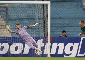 Arias, de “estos golpes es mejor recibirlos temprano” a “se sintió la ausencia de la gente”